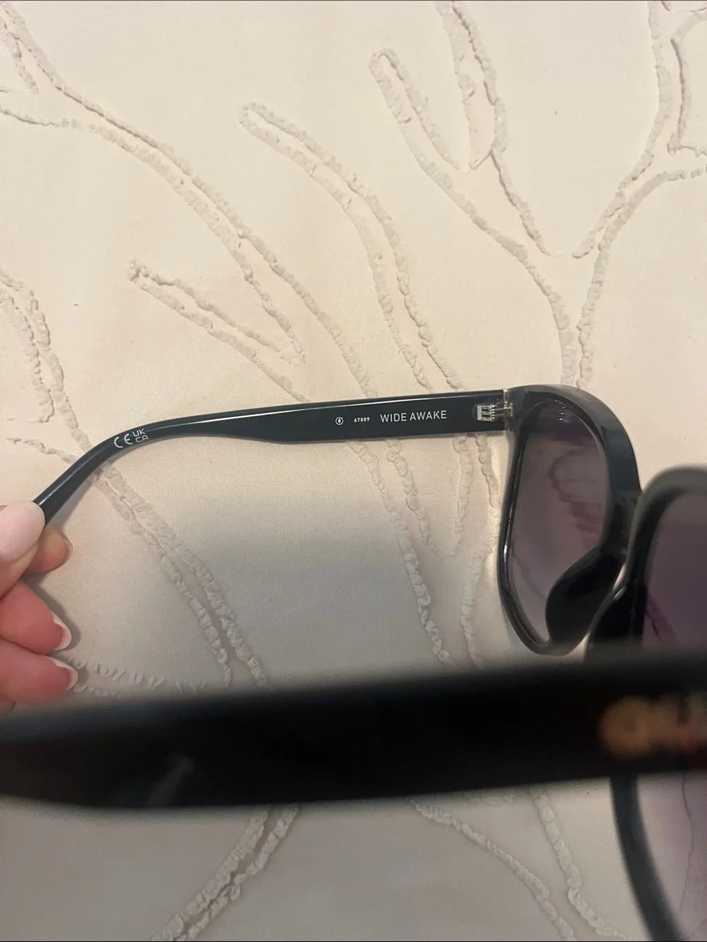 QUAY wide awake sunglasses